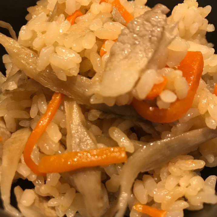 簡単!豚バラとごぼうの炊き込みご飯
